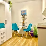 شقة Lovely Flower Small House For Two By The Sea *