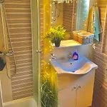 Lovely Flower Small House For Two By The Sea يزيرا