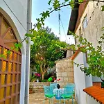 Lovely Flower Small House For Two By The Sea * يزيرا