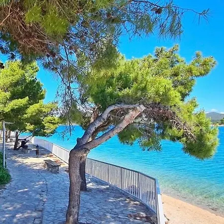 Lovely Flower Small House For Two By The Sea Appartamento