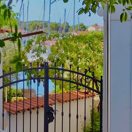 Lovely Flower Small House For Two By The Sea * Jezera