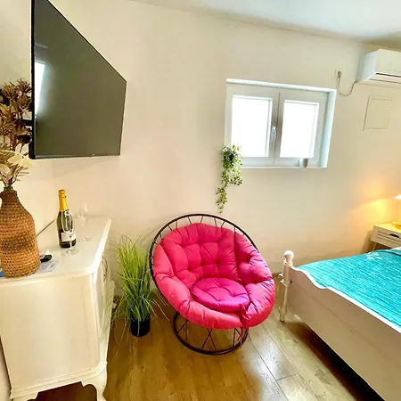 Lovely Flower Small House For Two By The Sea Appartamento Jezera