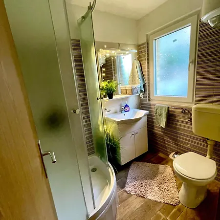 Lovely Flower Small House For Two By The Sea