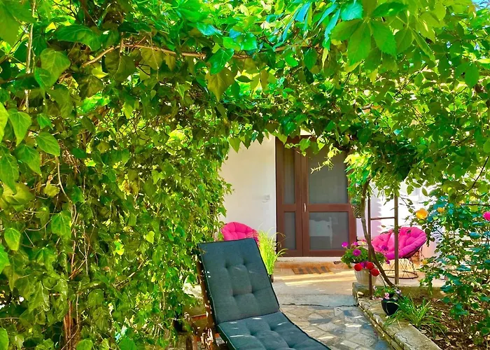 شقة Lovely Flower Small House For Two By The Sea *