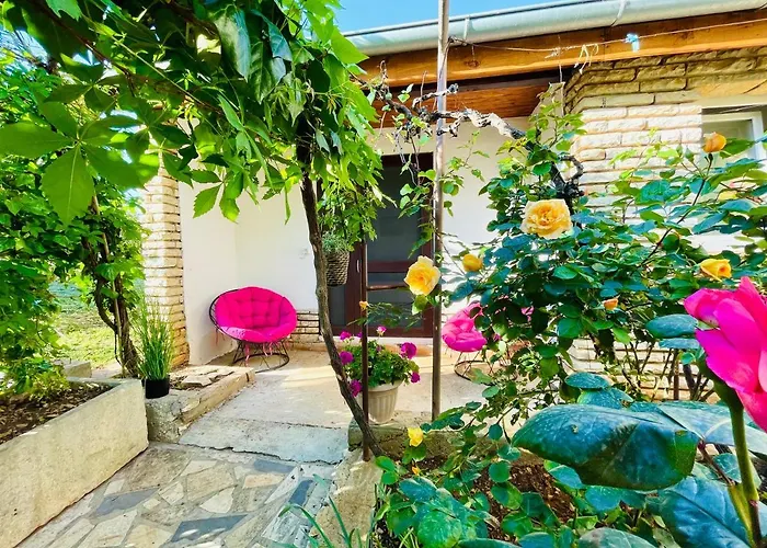 Lovely Flower Small House For Two By The Sea شقة يزيرا