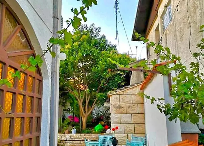 Lovely Flower Small House For Two By The Sea * Jezera