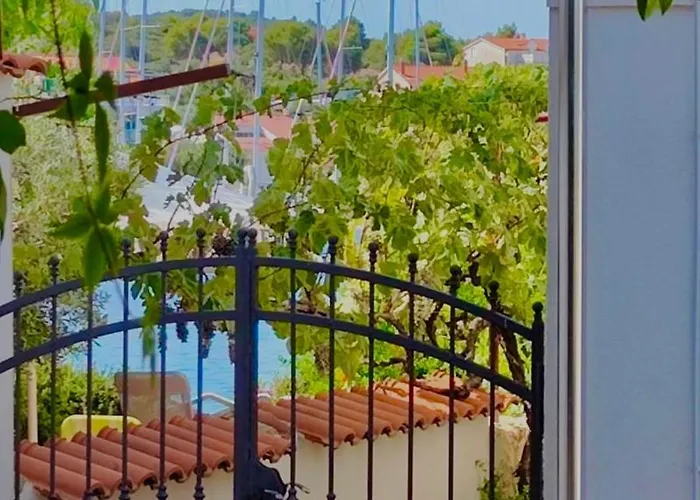 Lovely Flower Small House For Two By The Sea * يزيرا