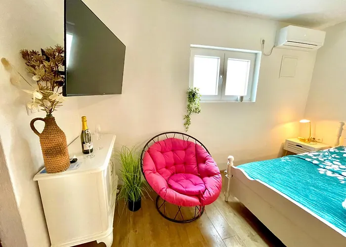 Lovely Flower Small House For Two By The Sea شقة يزيرا