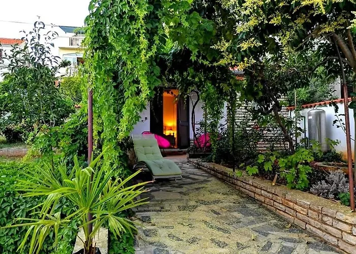 Lovely Flower Small House For Two By The Sea شقة يزيرا