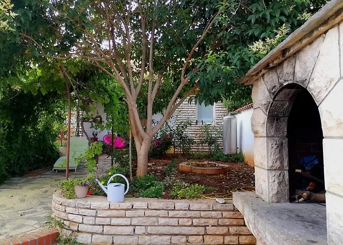 Lovely Flower Small House For Two By The Sea Jezera