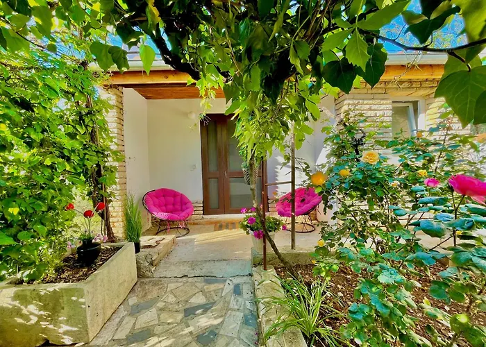 Lovely Flower Small House For Two By The Sea شقة *