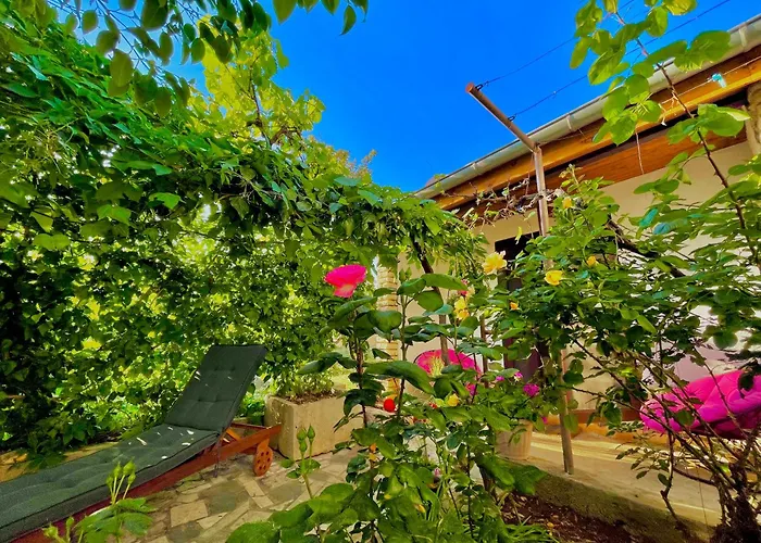 Lovely Flower Small House For Two By The Sea Appartement